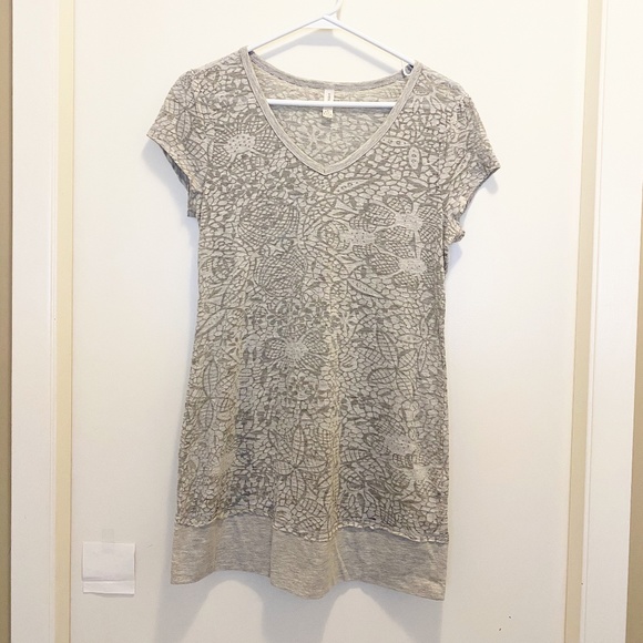 Nevada Grey Etched Floral Tall Tee Shirt Top M 8 - Picture 1 of 8